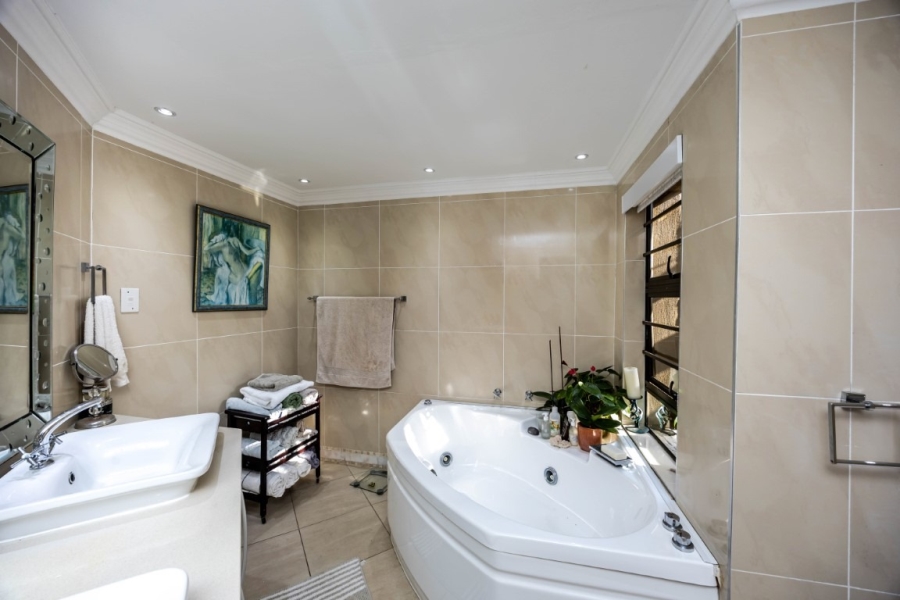 4 Bedroom Property for Sale in Beacon Bay Eastern Cape